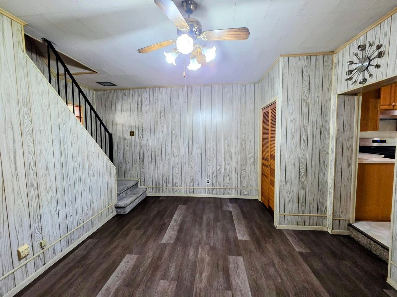 1005 Seneca St - Photo 5 of 24