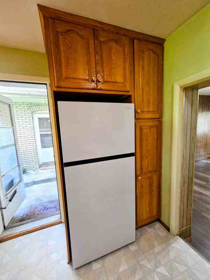 1005 Seneca St - Photo 7 of 24