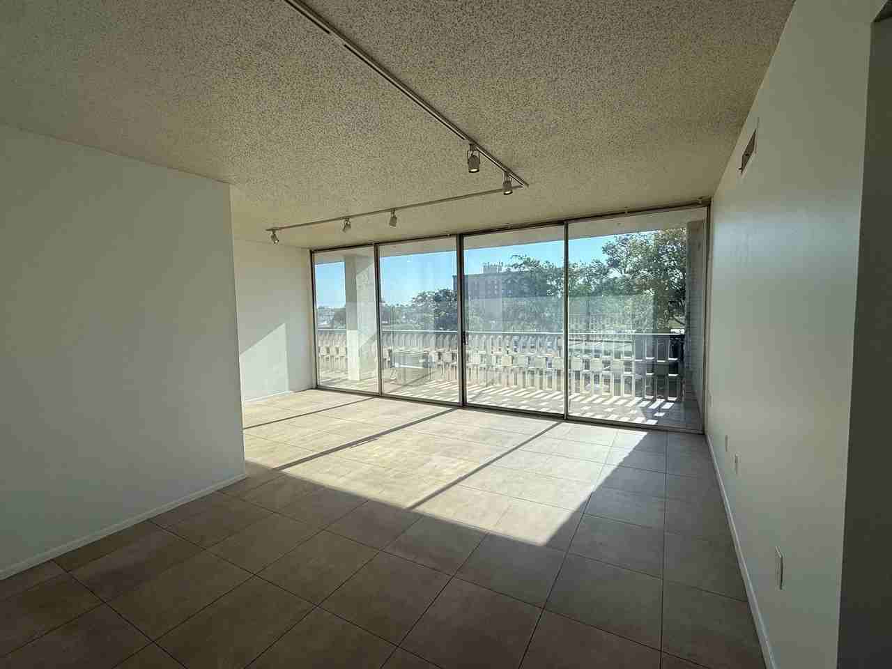 700 E 9th St - Photo 2 of 15