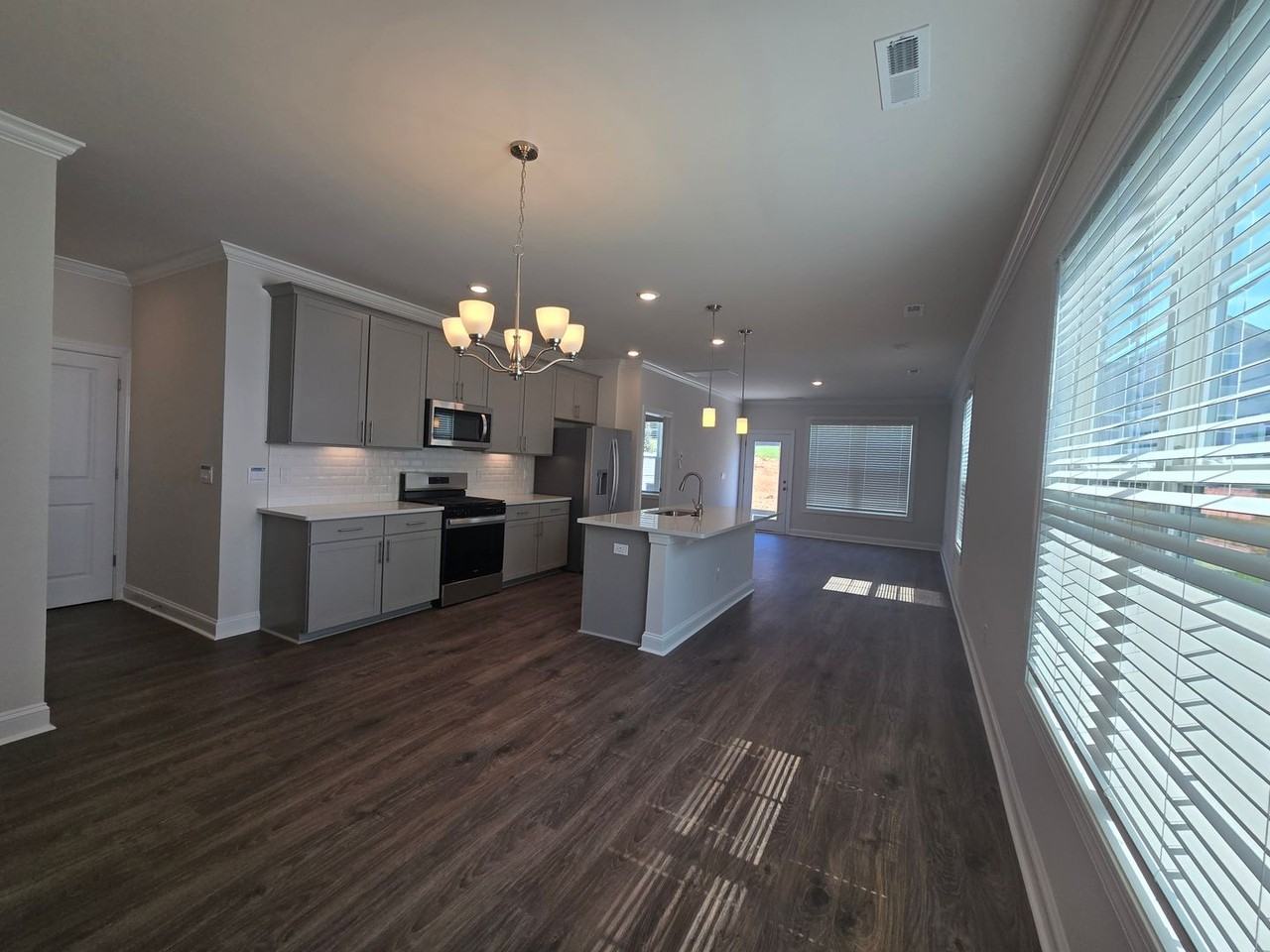 209 Ranger Rd - Photo 4 of 36