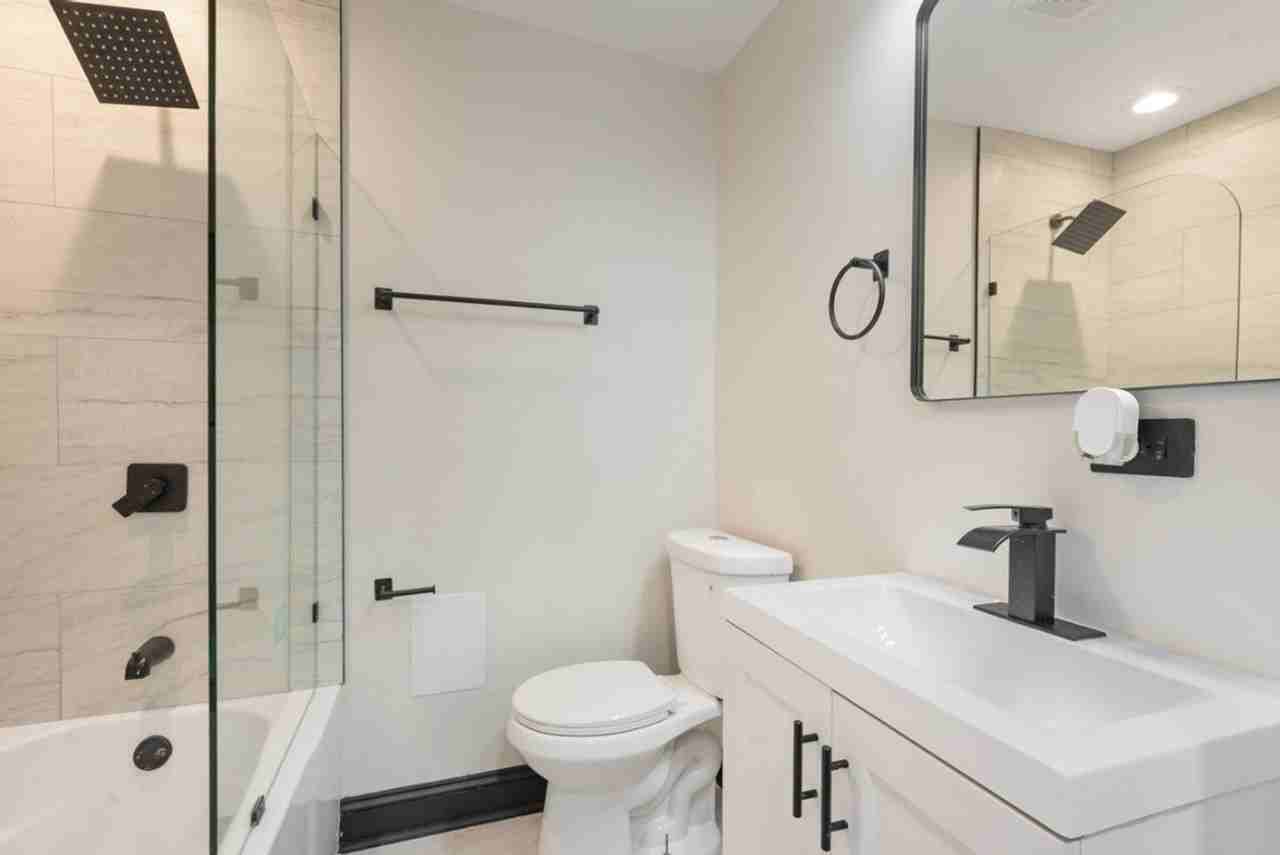 3824 W Arthington St - Photo 4 of 7