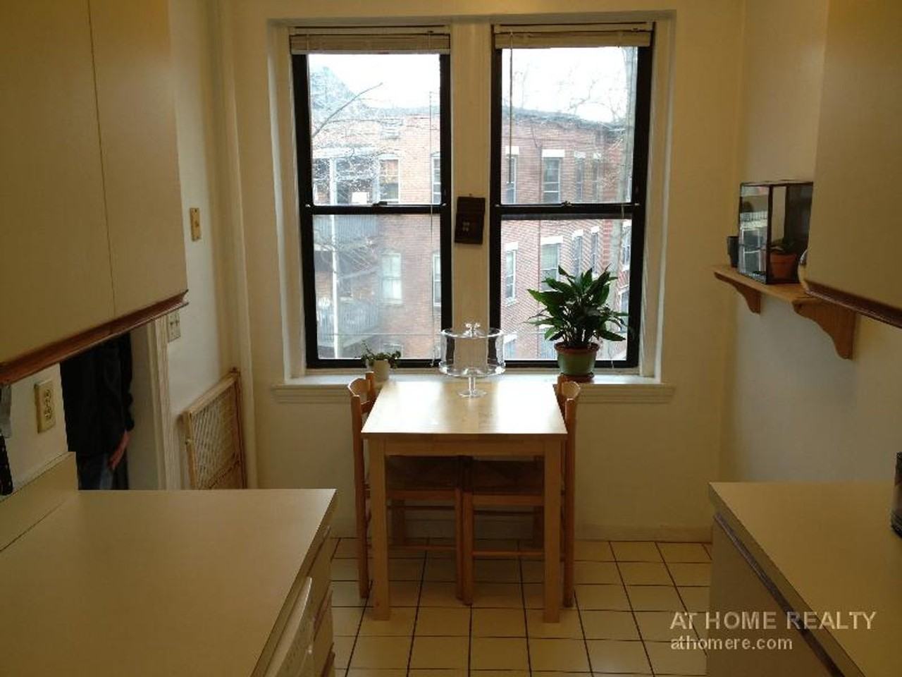 131 Englewood Ave - Photo 7 of 8