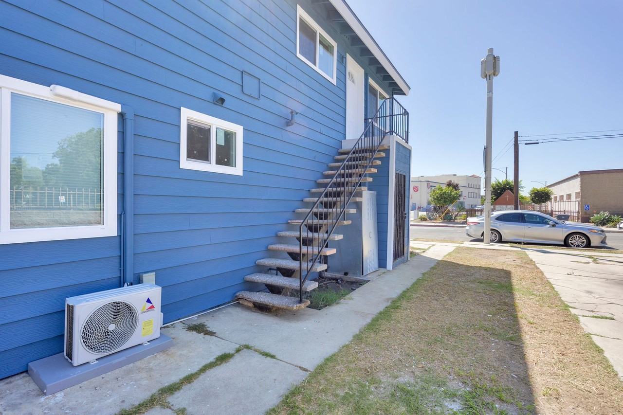 1431 Alamitos Ave - Photo 7 of 46