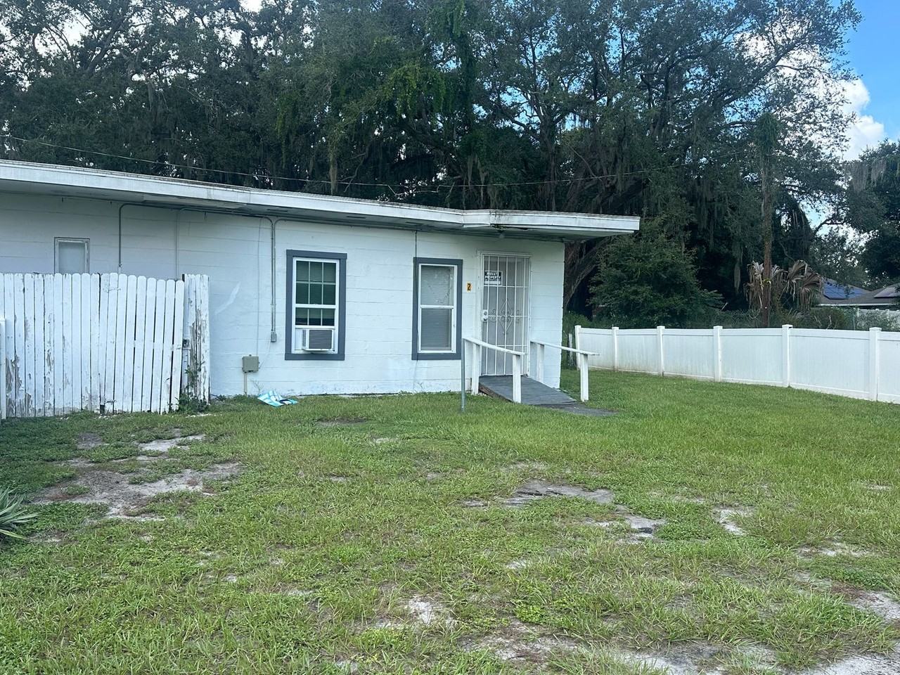 823 Avenue R Ne - Photo 2 of 10