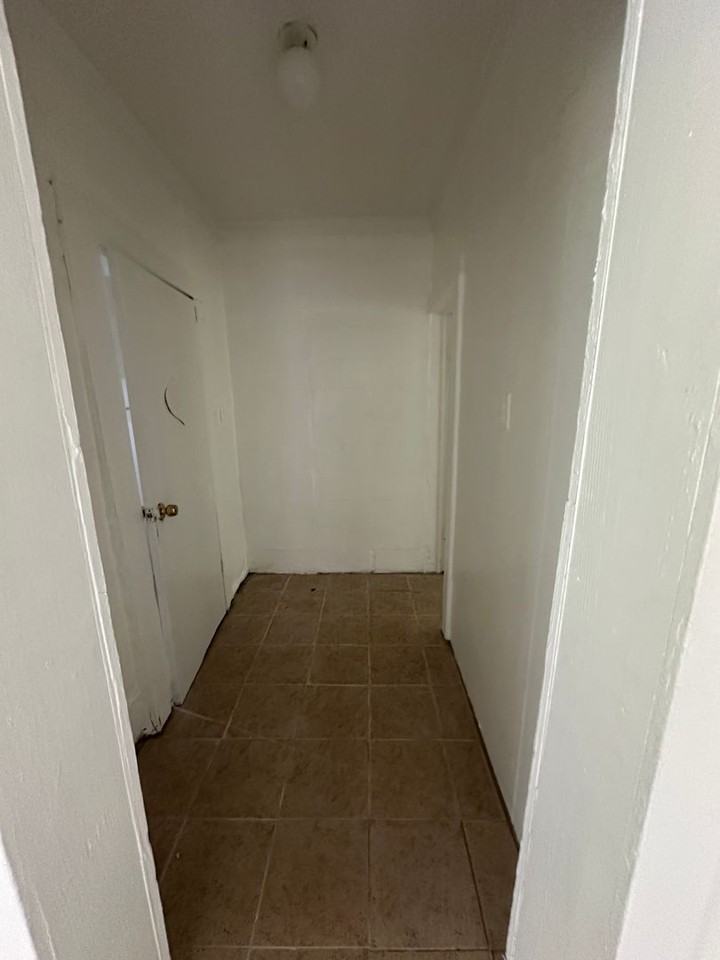 823 Avenue R Ne - Photo 6 of 10