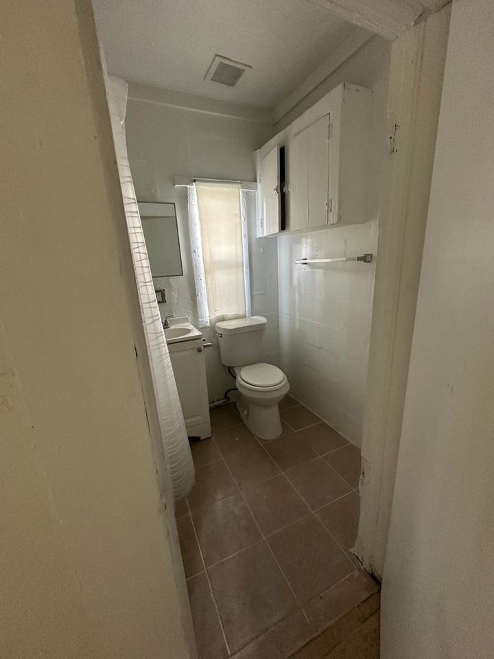 823 Avenue R Ne - Photo 7 of 10