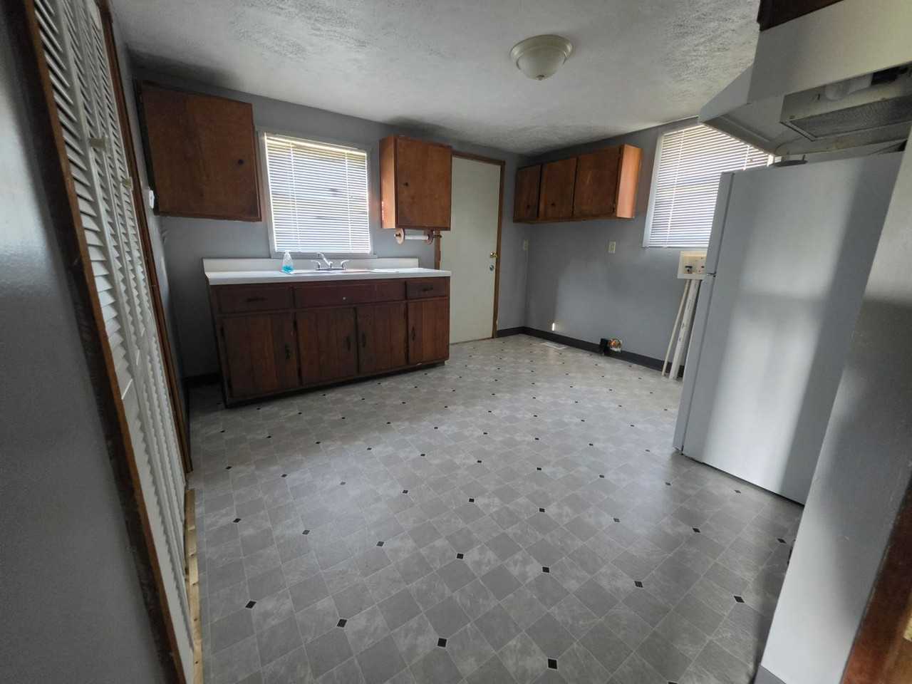 309 W 8th St - Photo 2 of 9