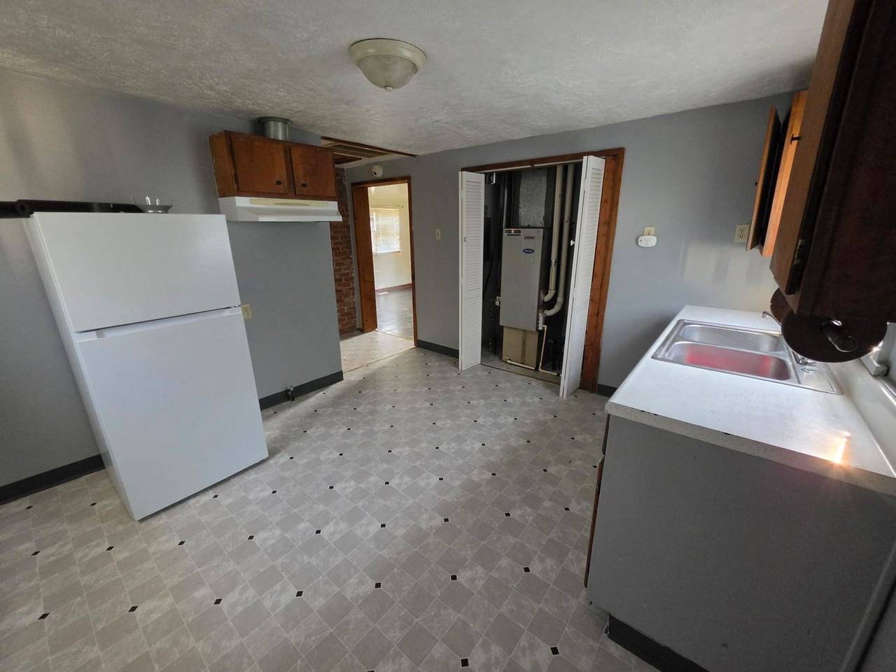 309 W 8th St - Photo 3 of 9