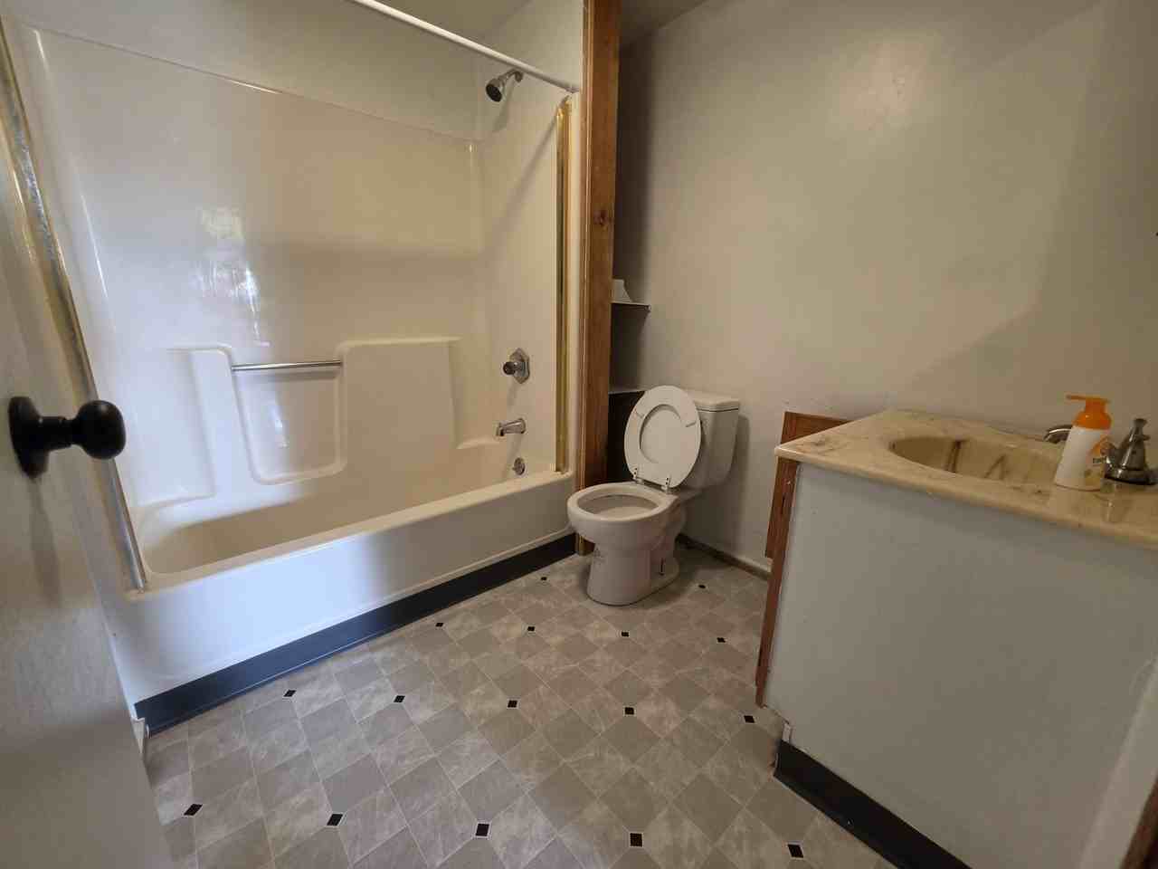 309 W 8th St - Photo 4 of 9