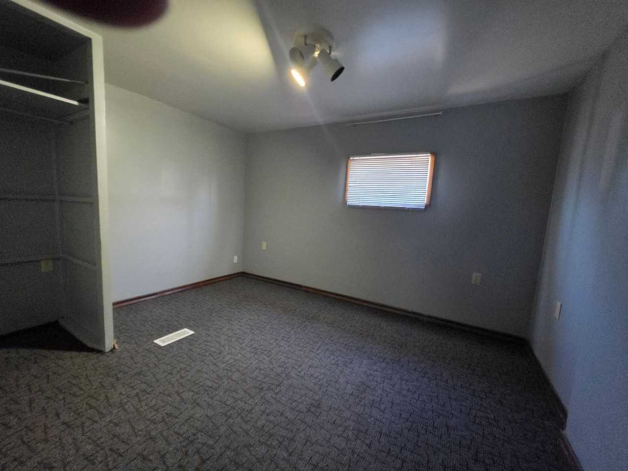 309 W 8th St - Photo 5 of 9