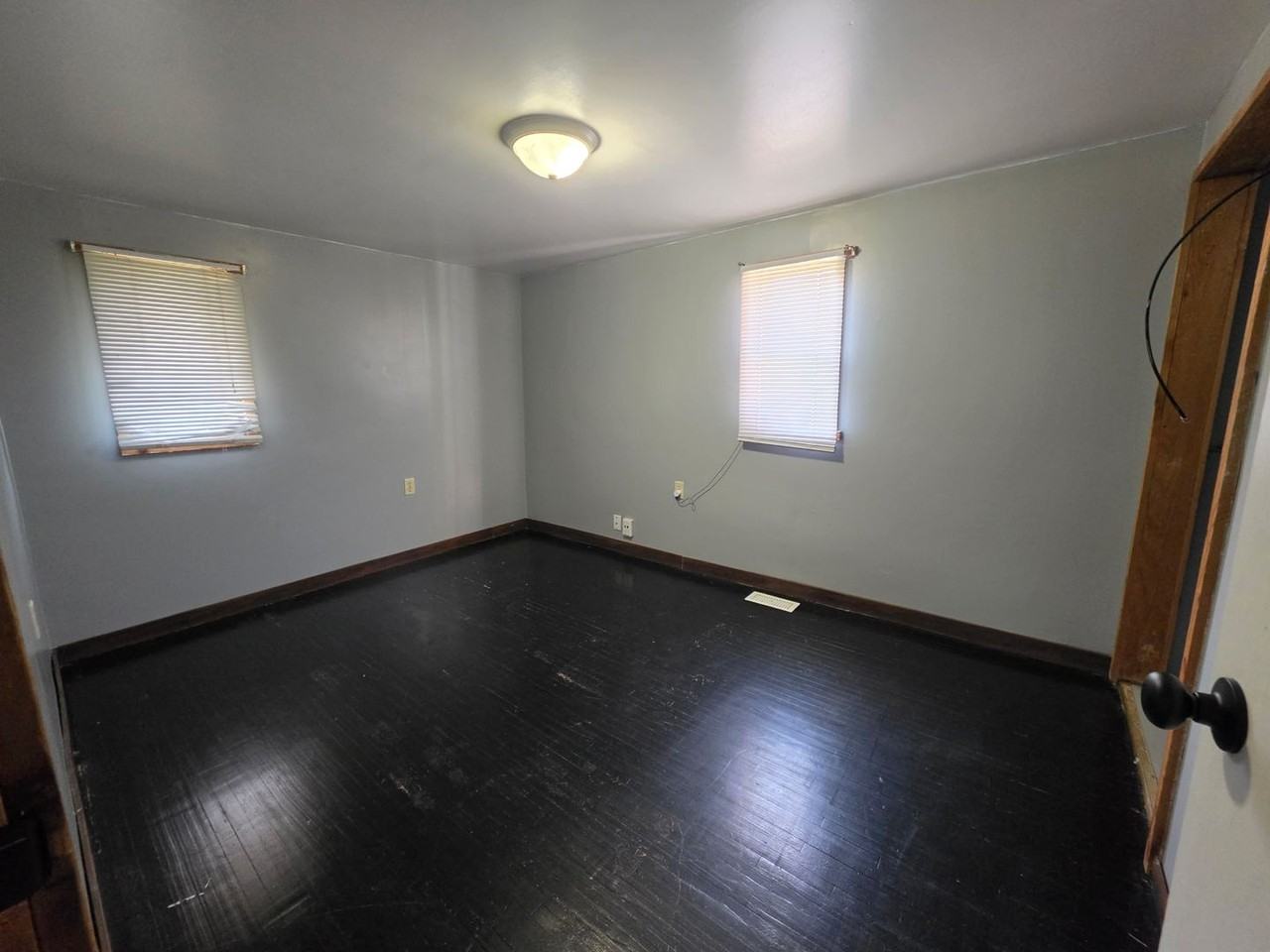 309 W 8th St - Photo 7 of 9