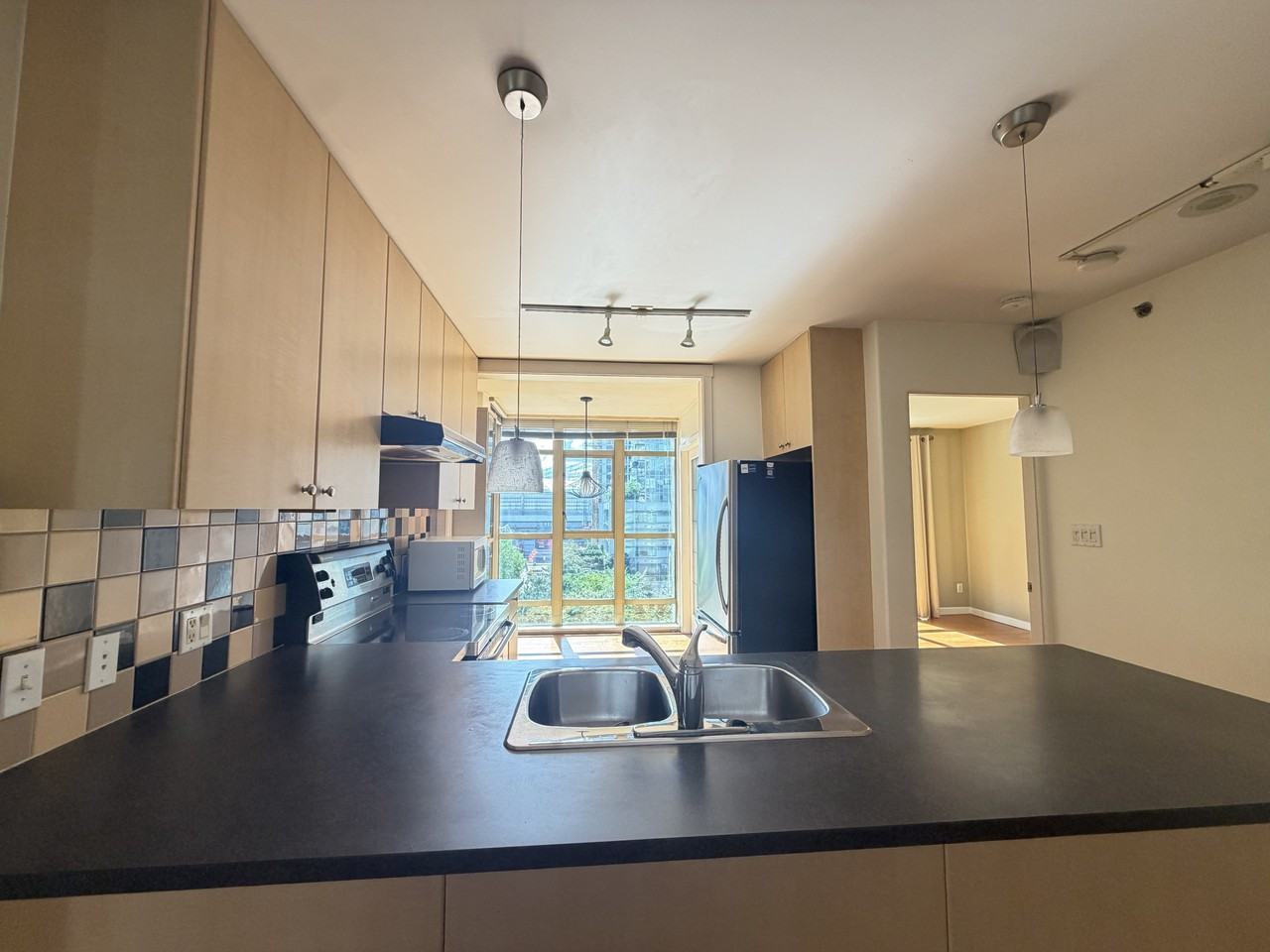 819 Hamilton Street - Photo 6 of 16