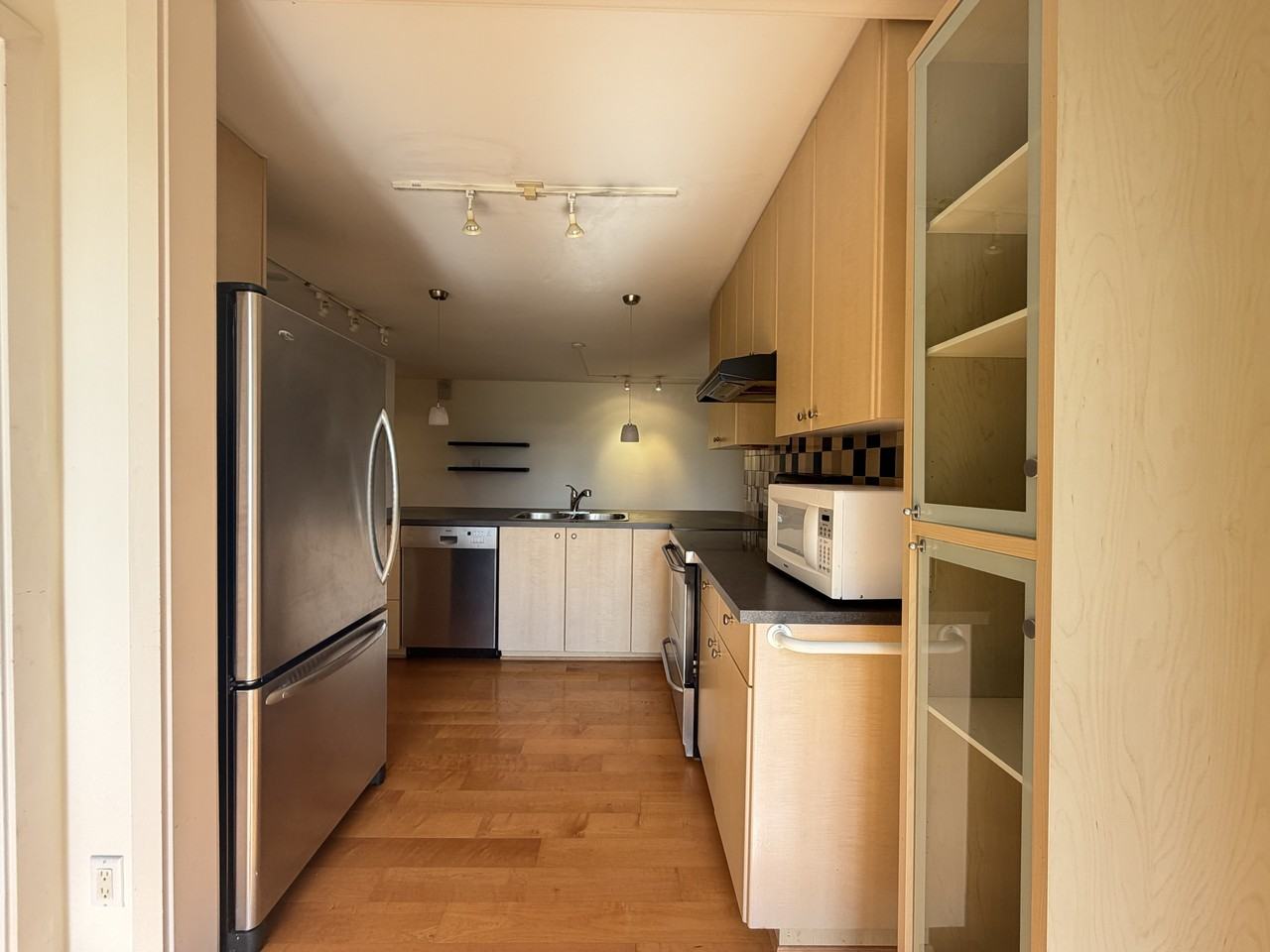 819 Hamilton Street - Photo 4 of 16