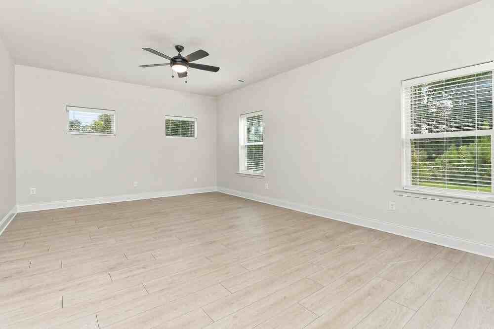 268 Cantrell Dr - Photo 5 of 17