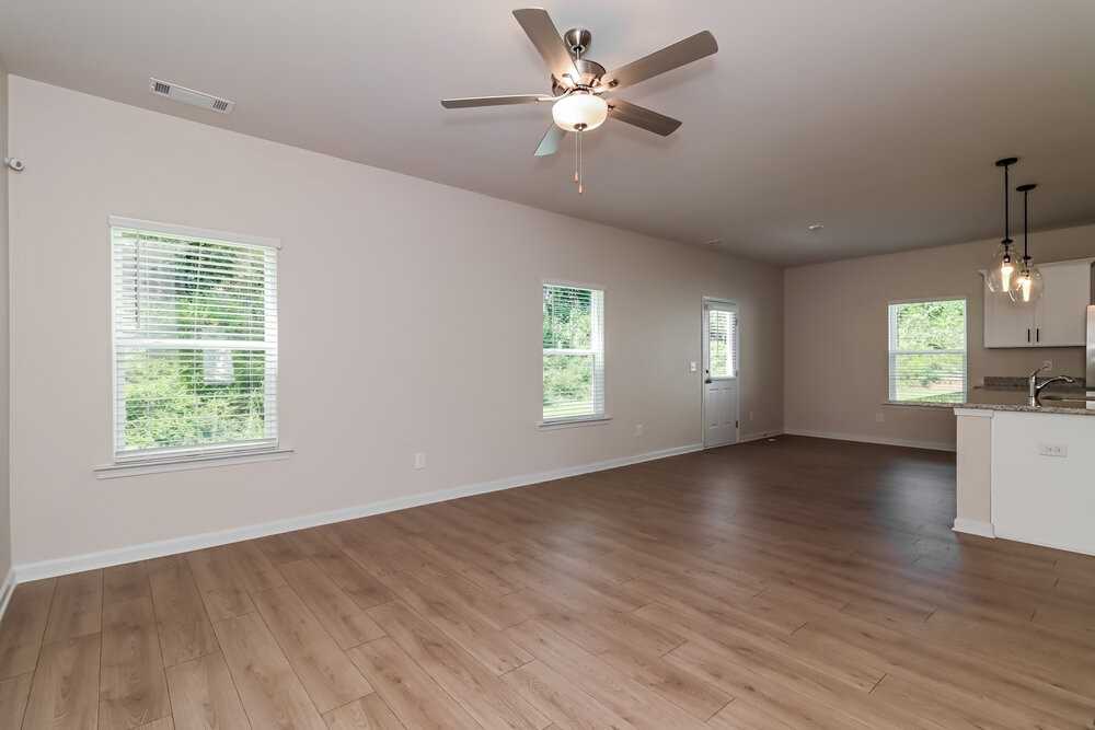 146 Howell Dr - Photo 5 of 17