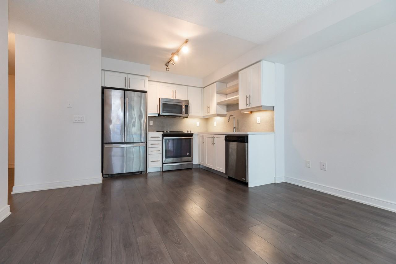 525 Adelaide St W #702 - Photo 6 of 17