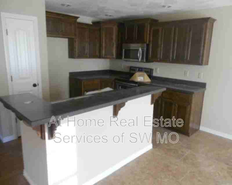 661 Santa Monica Dr - Photo 2 of 8