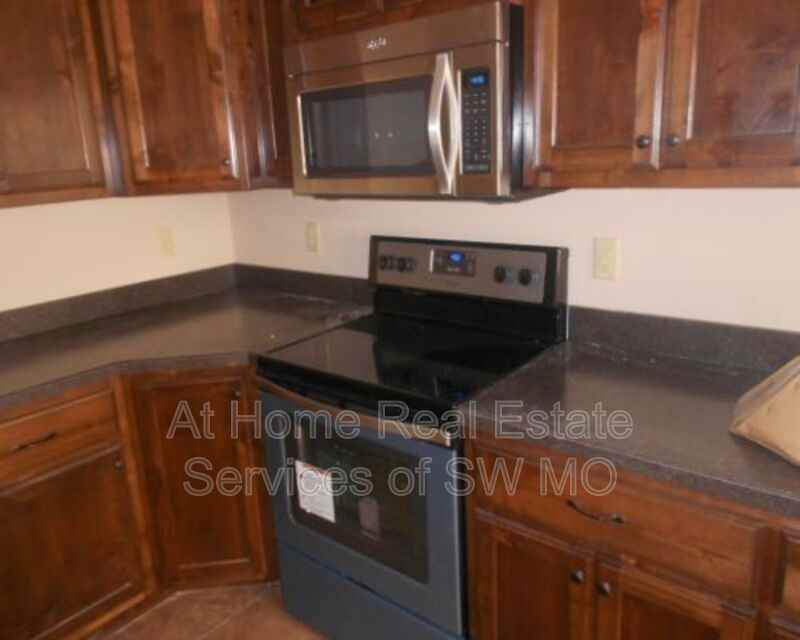 661 Santa Monica Dr - Photo 3 of 8