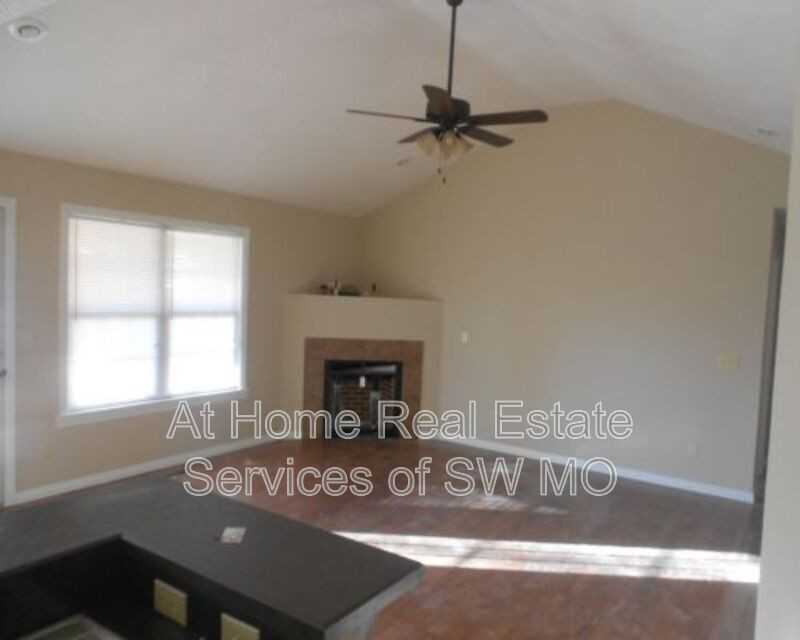 661 Santa Monica Dr - Photo 4 of 8