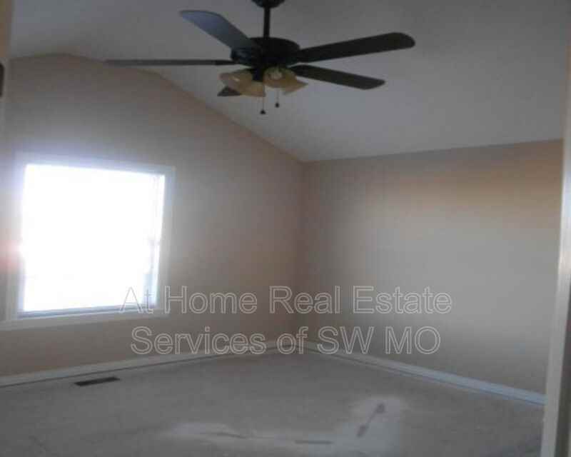 661 Santa Monica Dr - Photo 6 of 8
