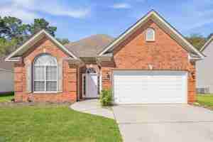 featured image of 4462 Canterbury St