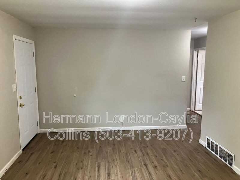1143 Congress Ave - Photo 4 of 15