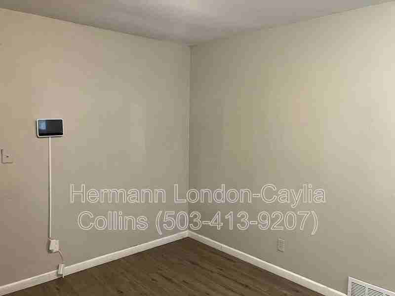 1143 Congress Ave - Photo 6 of 15
