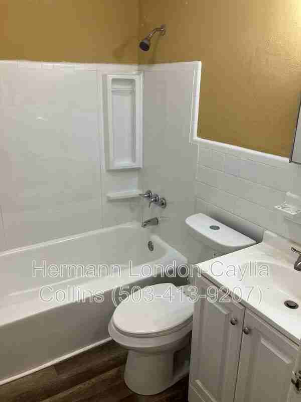 251 Georgia Ave - Photo 5 of 23
