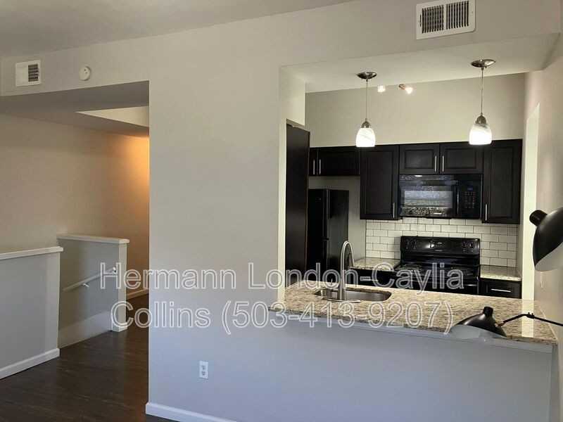 3856 Folsom Ave #2F - Photo 3 of 14