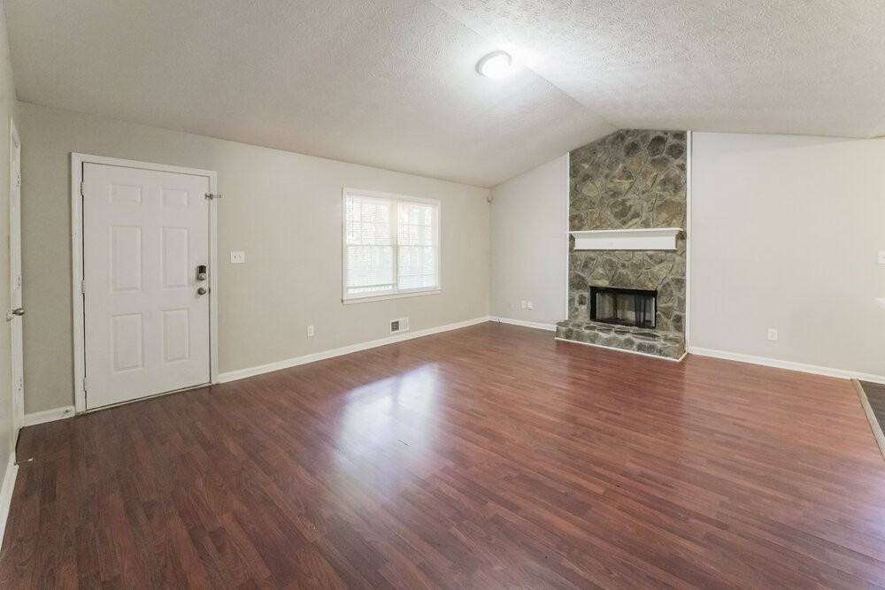 286 Sweetwater Cir - Photo 5 of 17