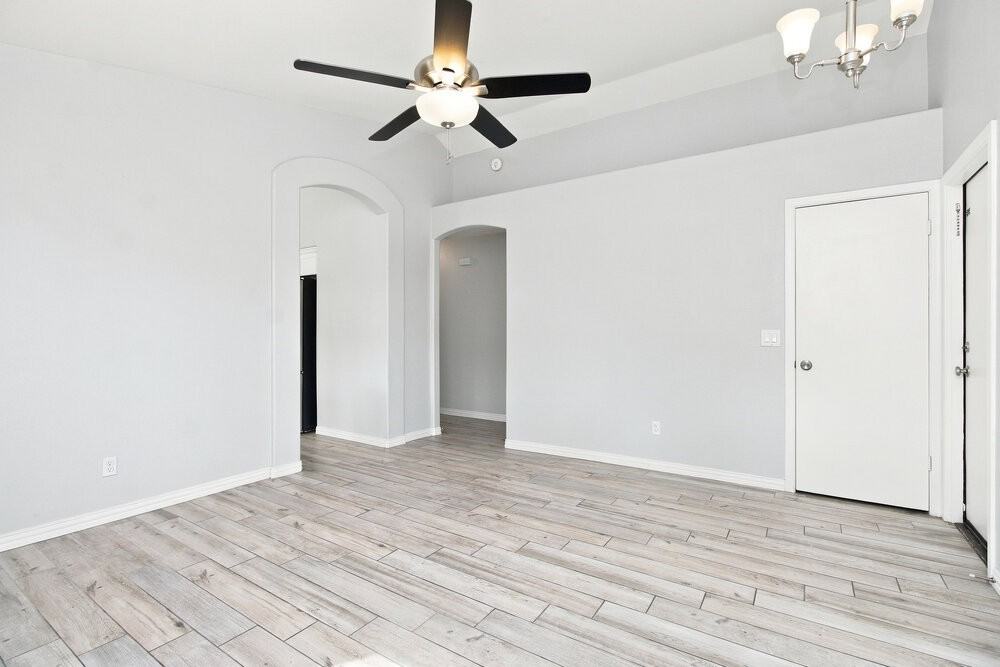 953 E Greenlee Ave - Photo 4 of 16