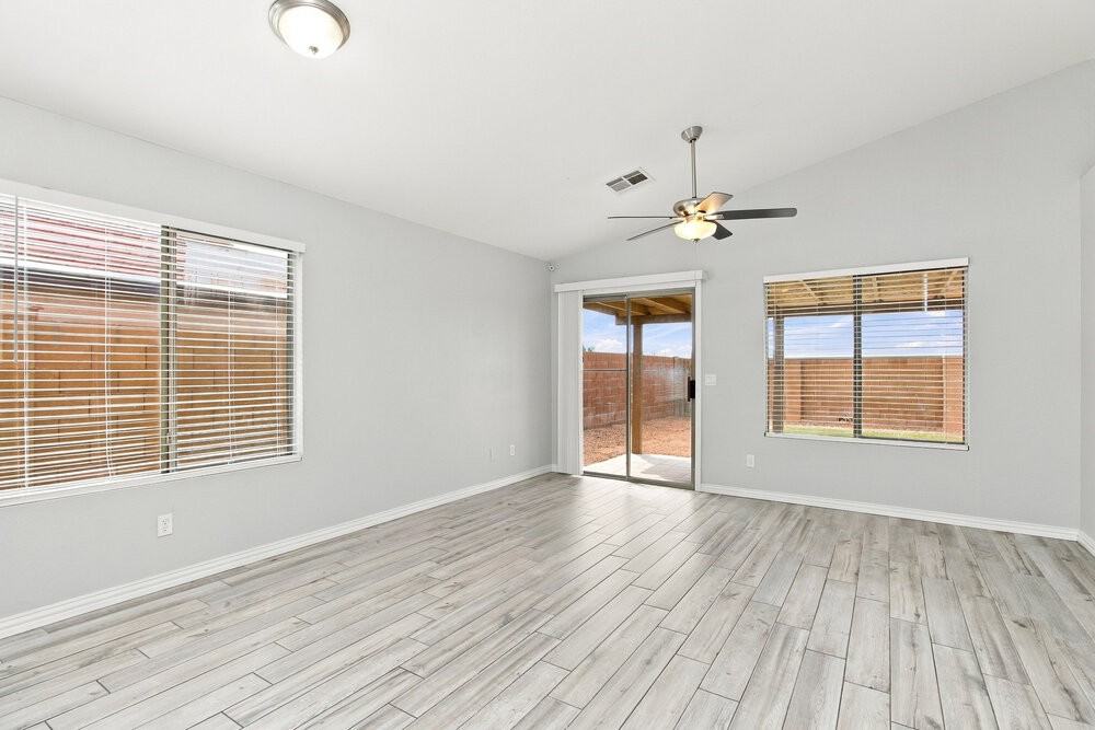 953 E Greenlee Ave - Photo 5 of 16