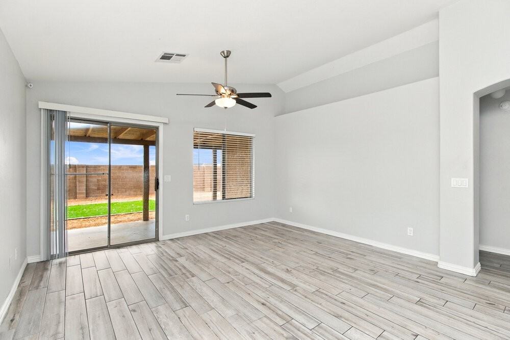 953 E Greenlee Ave - Photo 6 of 16