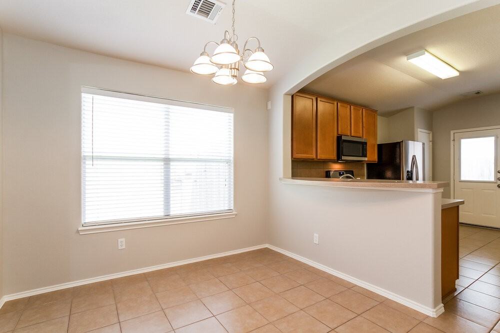 20110 Pinto Ridge Dr - Photo 4 of 15