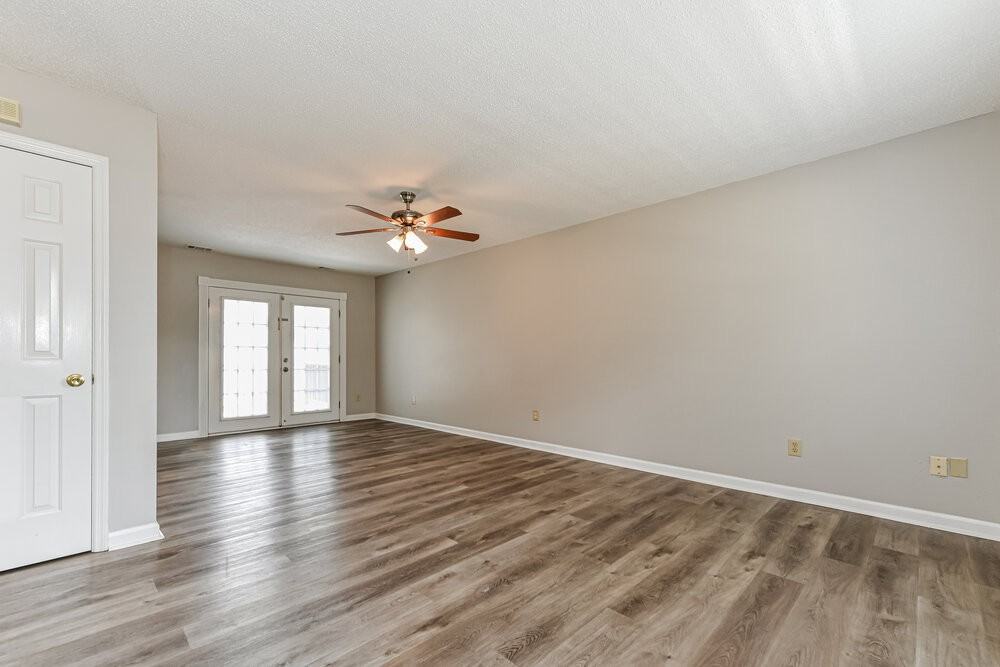 805 Forest Ridge Dr - Photo 4 of 17