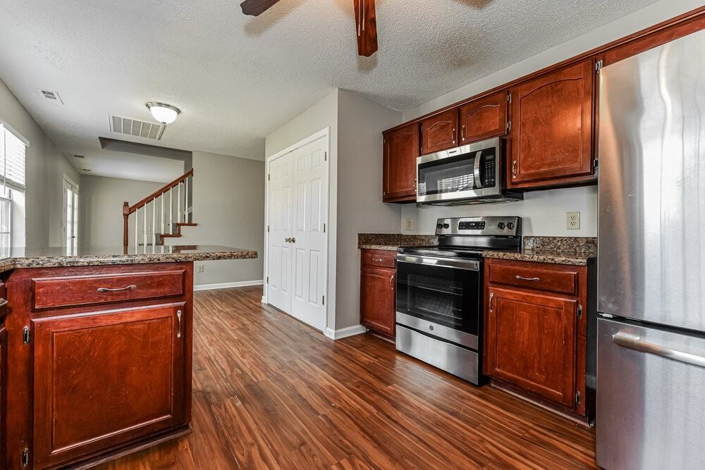 805 Forest Ridge Dr - Photo 7 of 17