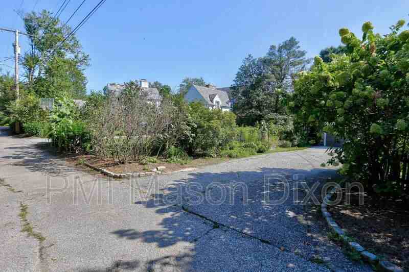 5304 Springlake Way - Photo 7 of 48