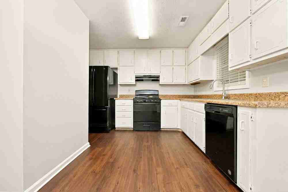 470 Rosehill Dr - Photo 6 of 16