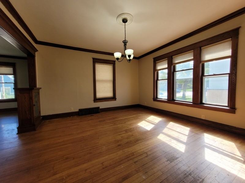 1009 N Oneida St - Photo 7 of 41