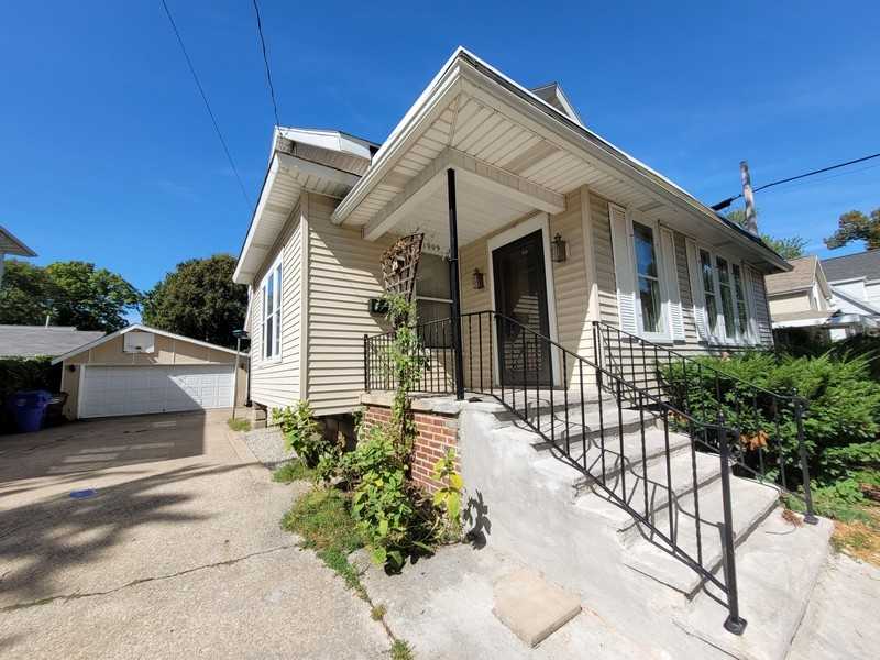 1009 N Oneida St