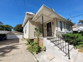 featured image of 1009 N Oneida St