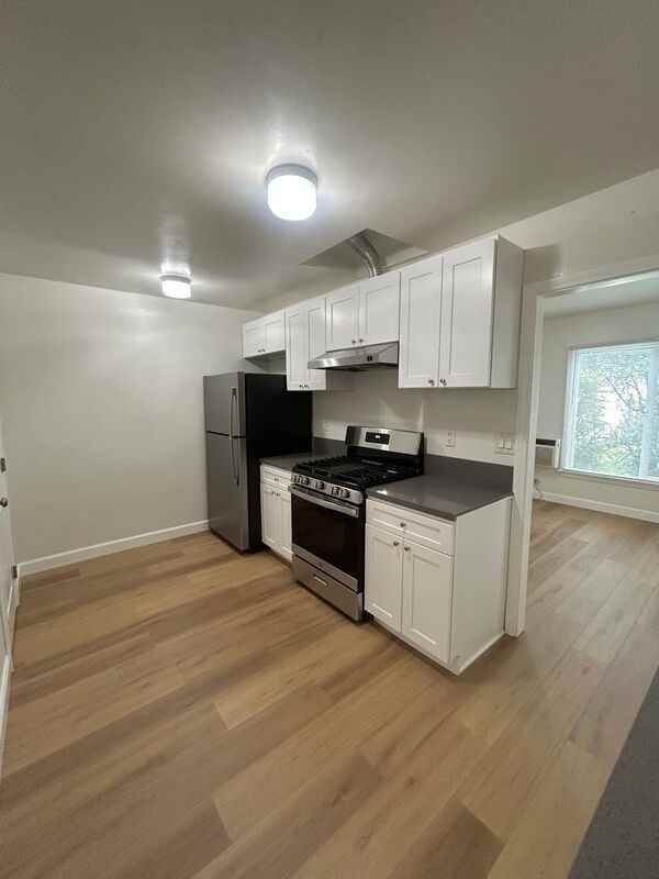 10017 Silverton Ave - Photo 5 of 9