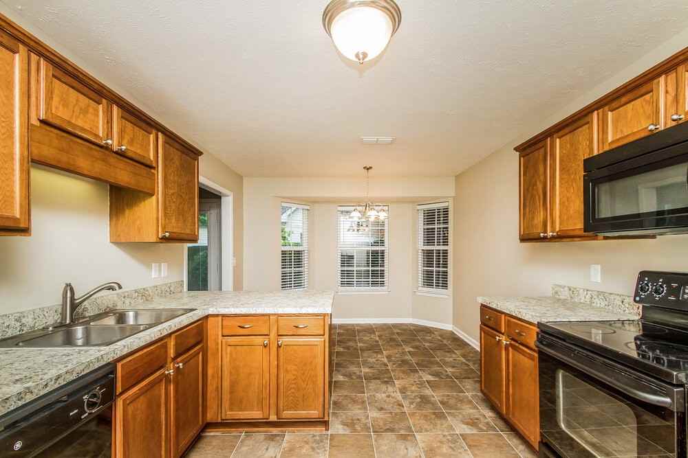 819 Kanatak Ln - Photo 6 of 15