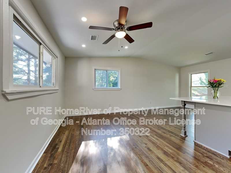 1127 Valley View Rd Se - Photo 2 of 22