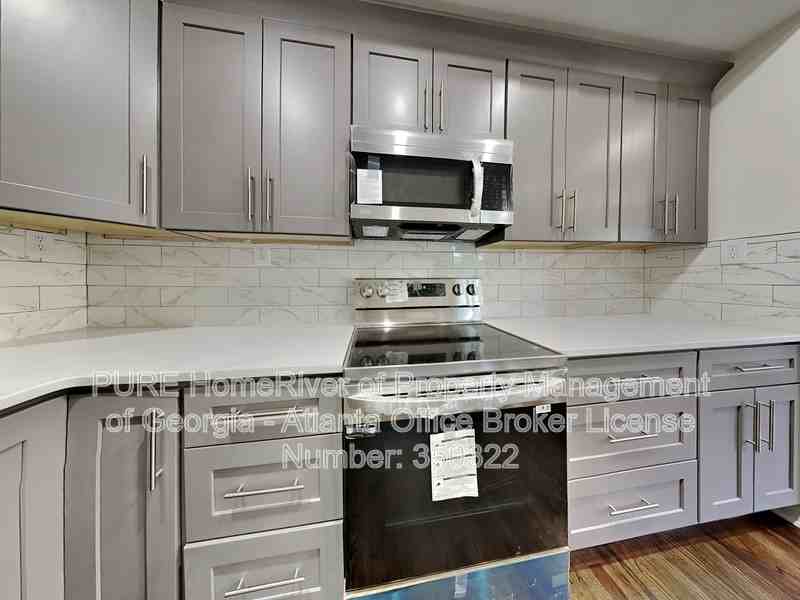 1127 Valley View Rd Se - Photo 3 of 22
