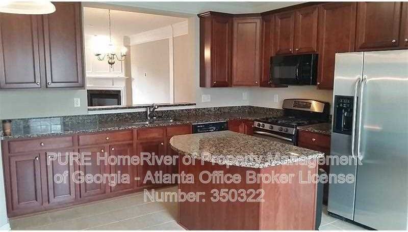 1612 Wehunt Pl Se - Photo 4 of 15