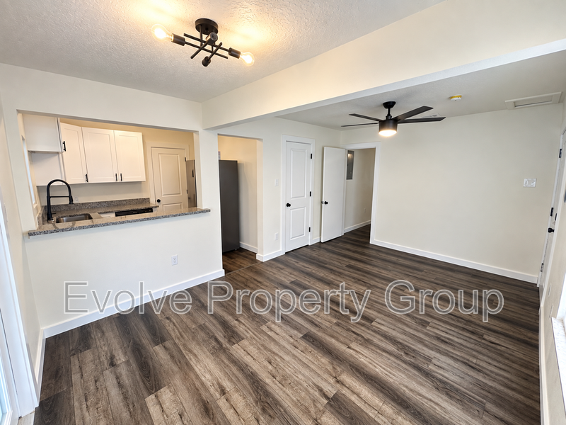 1303 E Harding St - Photo 4 of 22