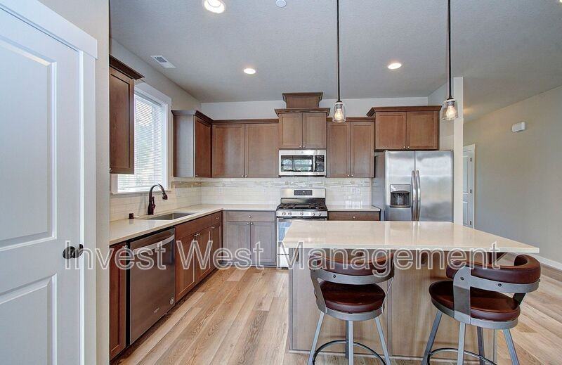 1651 52nd Ct - Photo 3 of 35