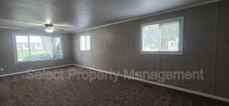522 Sara Dr - Photo 3 of 18