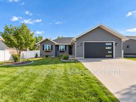 328 35th Ave Ne - Photo 1 of 1